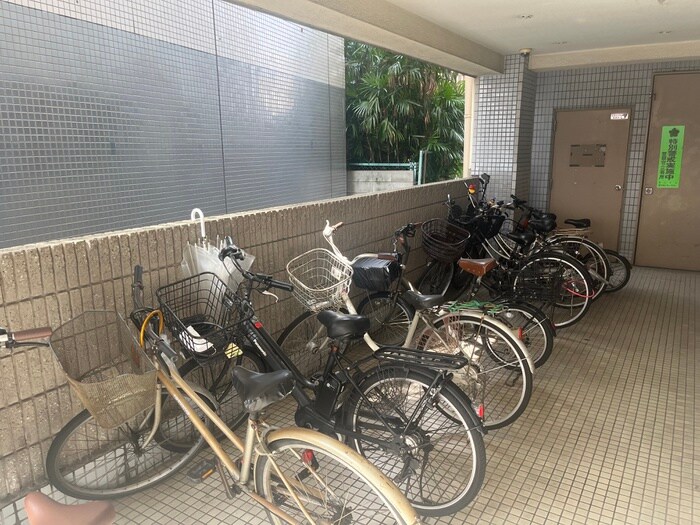 物件外観写真4　(駐輪場)