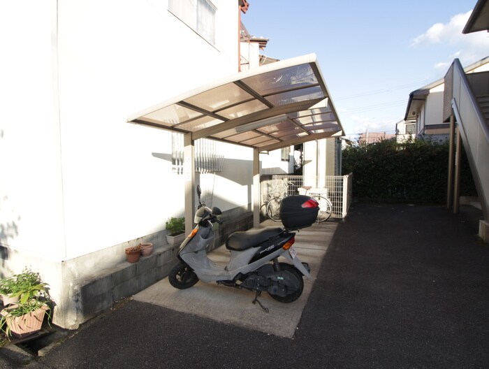 物件外観写真2　(駐輪場)