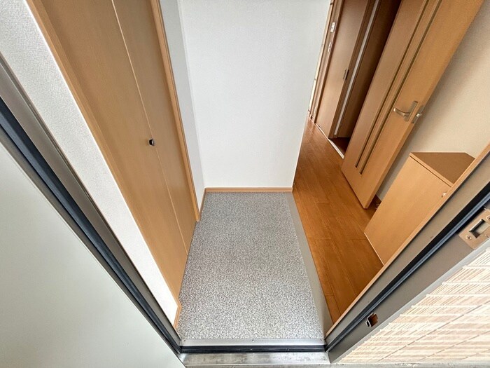 物件内観写真7　(玄関)