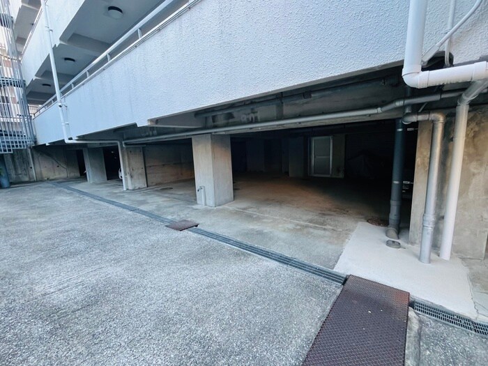 物件外観写真5　(駐車場)