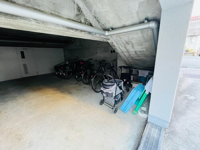 物件外観写真6　(駐輪場)