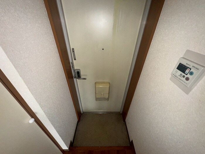 物件内観写真14　(玄関)