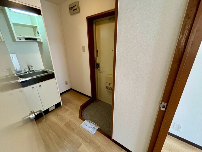 物件内観写真18　(玄関)