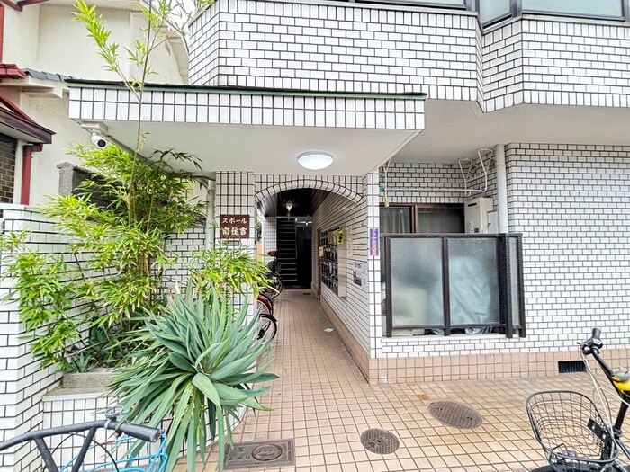 物件外観写真3　(エントランス部分)