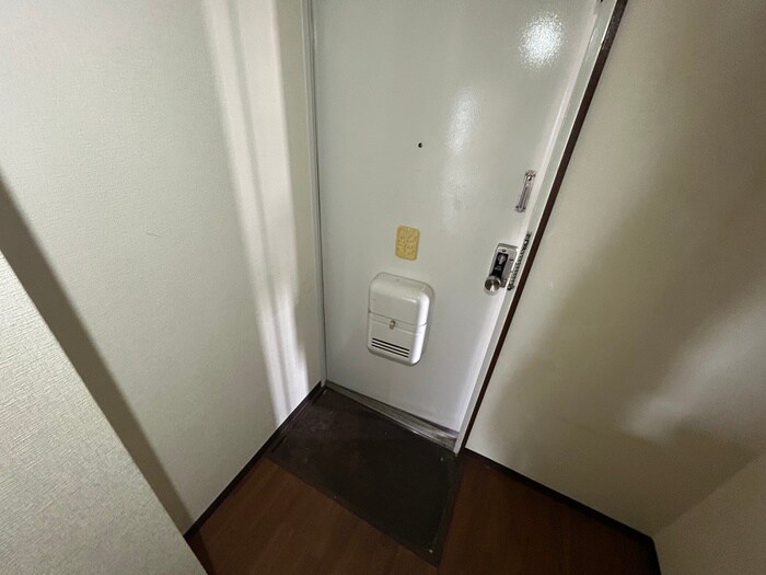 物件内観写真17　(玄関)