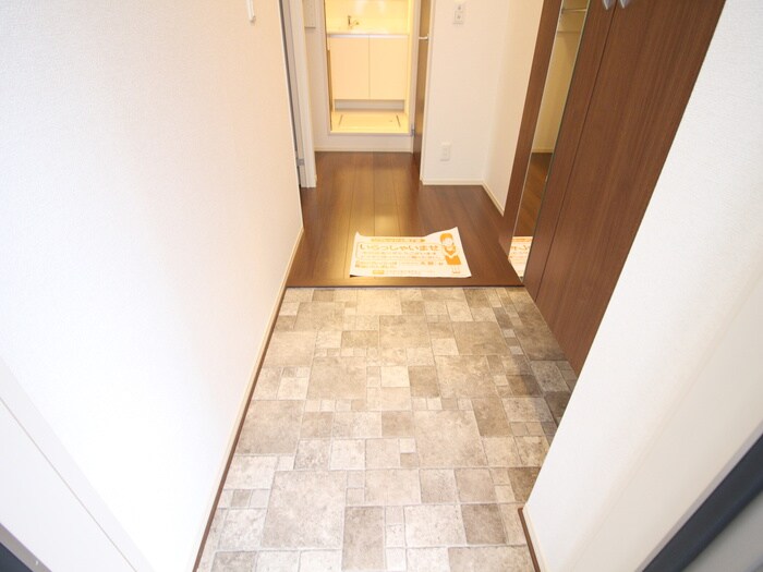 物件内観写真16　(玄関)