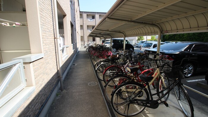物件外観写真4　(駐輪場)