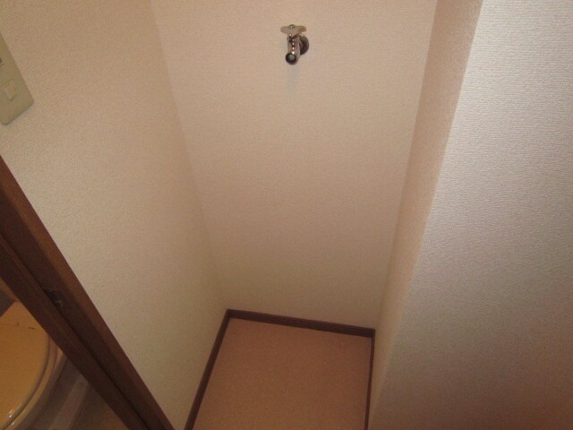 物件内観写真11　(洗濯機置場)