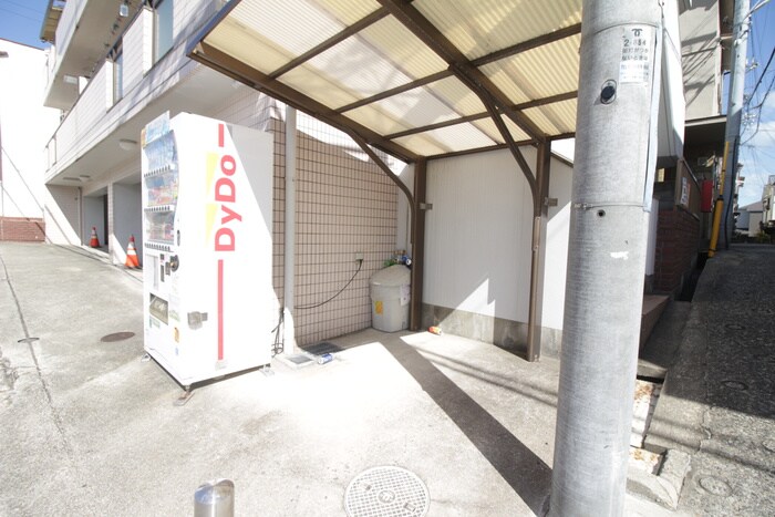 物件外観写真3　(駐輪場)