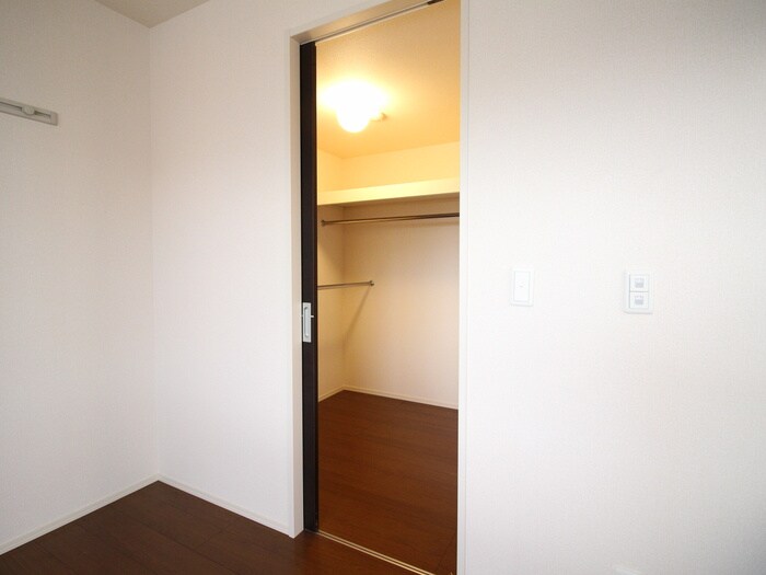 物件内観写真12　(収納)