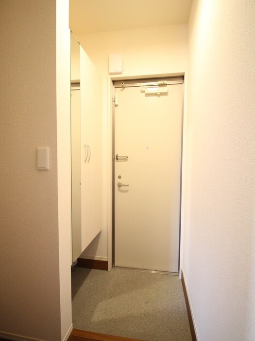 物件内観写真18　(玄関)