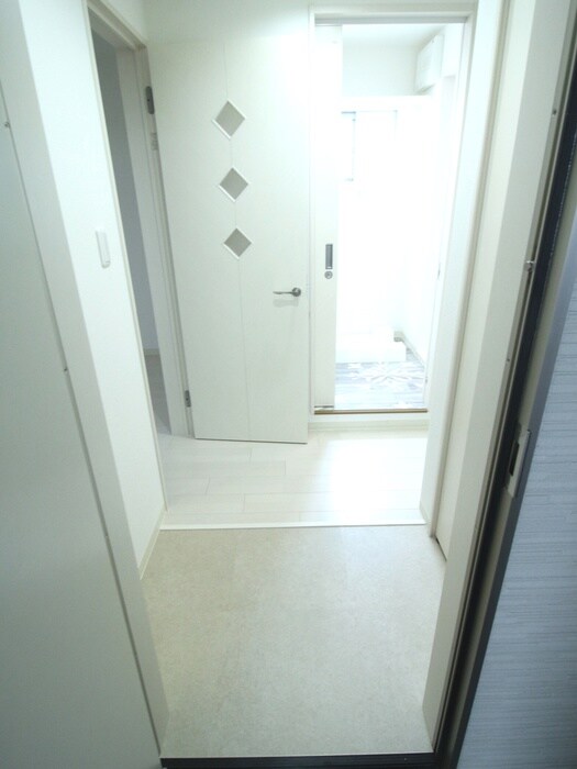 物件内観写真7　(玄関)