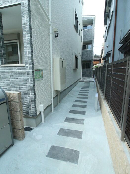 物件外観写真4　(エントランス部分)