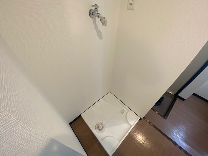 物件内観写真12　(洗濯機置場)