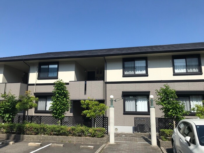 ジュネスハイカムールの物件外観写真