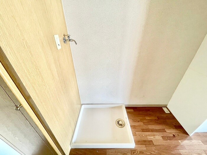 物件内観写真12　(洗濯機置場)