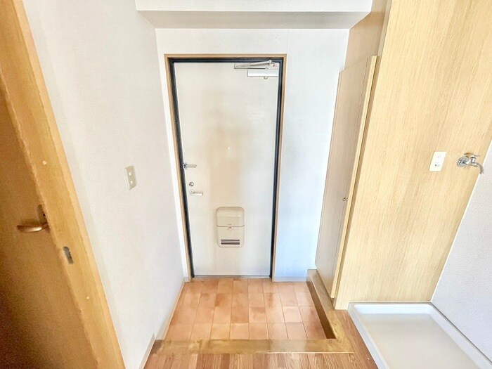 物件内観写真16　(玄関)