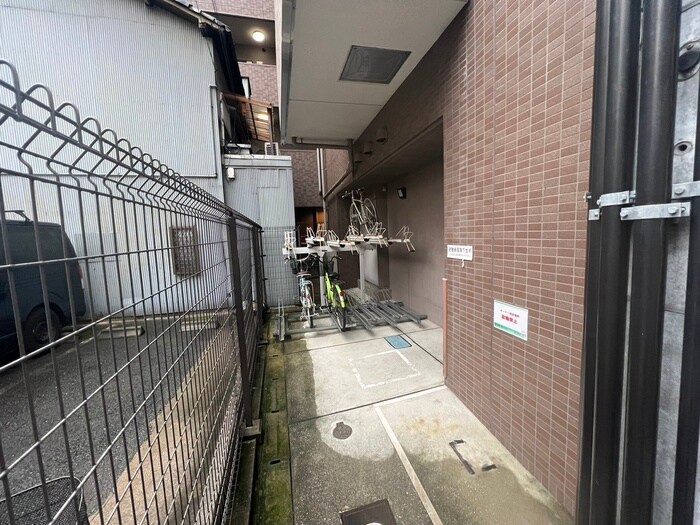 物件外観写真5　(駐輪場)