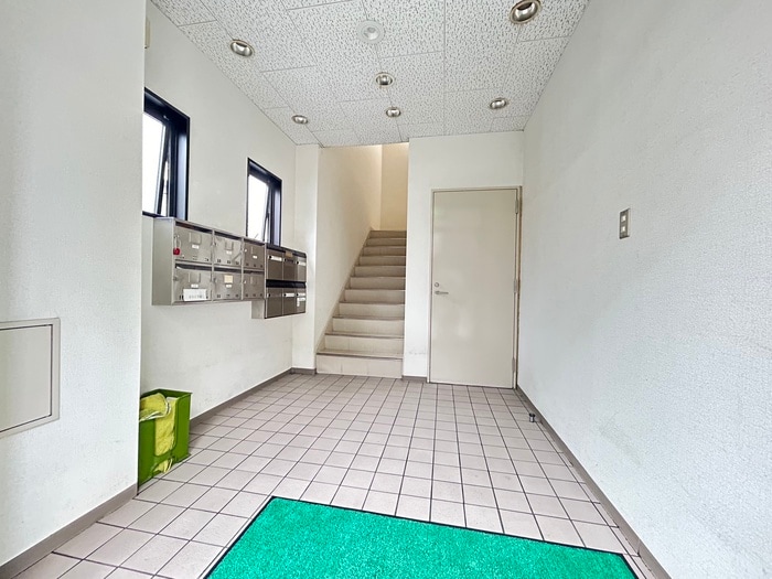 物件外観写真3　(エントランス部分)