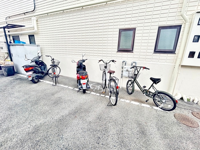 物件外観写真5　(駐輪場)