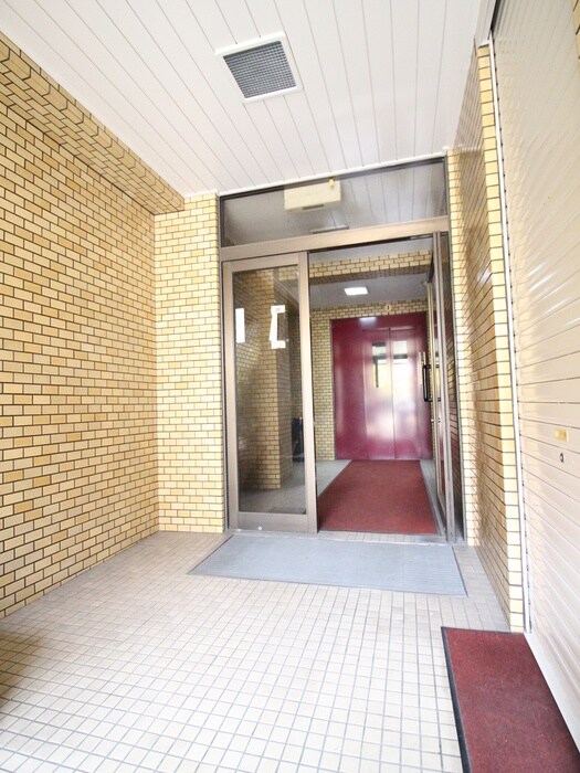 物件外観写真5　(エントランス部分)