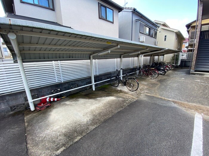 物件外観写真4　(駐輪場)