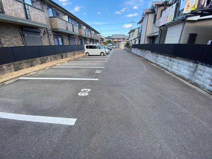 物件外観写真5　(駐車場)