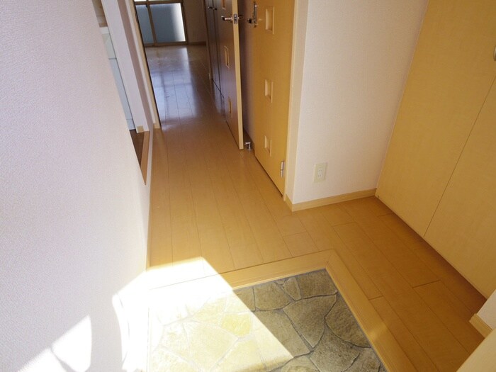 物件内観写真16　(玄関)