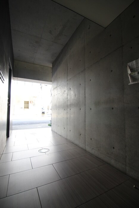 物件外観写真6　(エントランス部分)