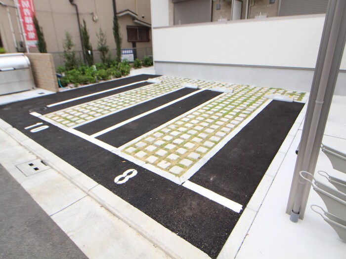 物件外観写真3　(駐車場)