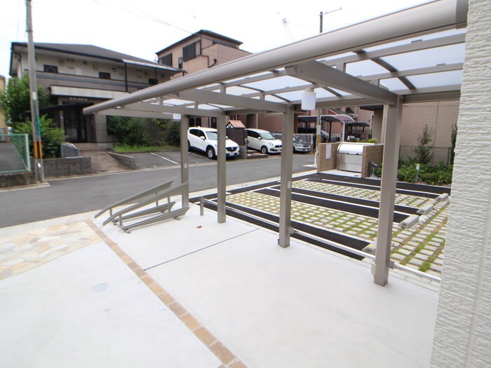 物件外観写真4　(駐輪場)