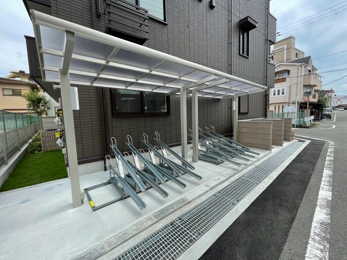 物件外観写真4　(駐輪場)