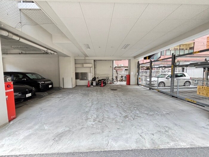 物件外観写真5　(駐車場)