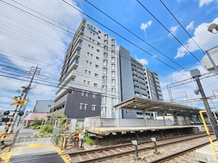 ﾌﾟﾚｻﾝｽﾛｼﾞｪ城陽寺田駅前(210)外観写真