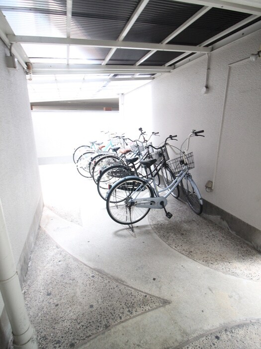 物件外観写真4　(駐輪場)