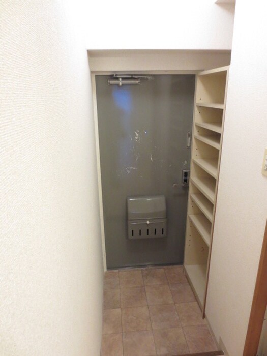 物件内観写真15　(玄関)