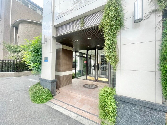 物件外観写真2　(エントランス部分)