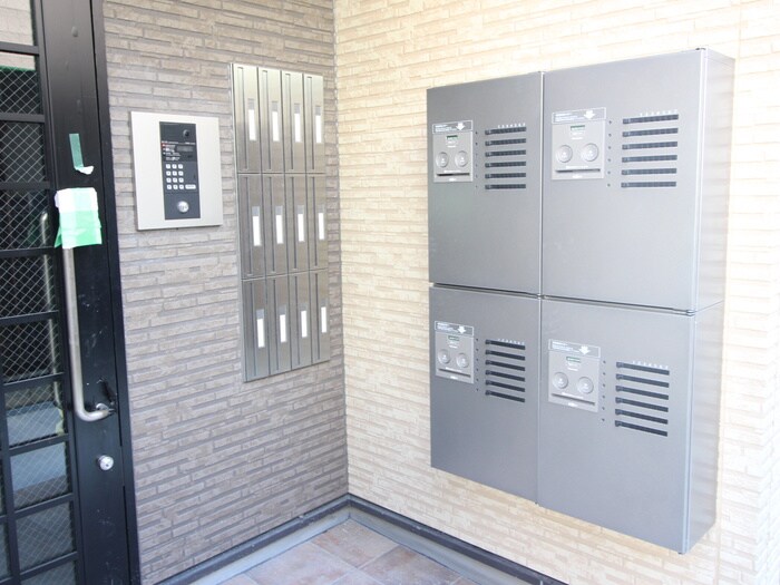 物件外観写真4　(エントランス部分)