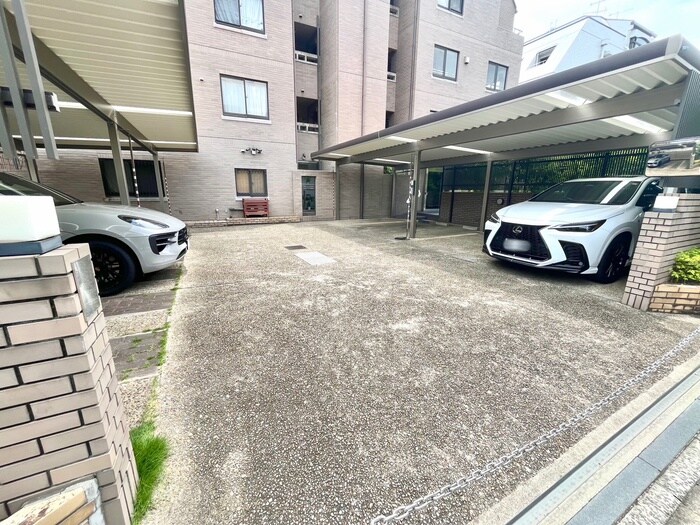 物件外観写真4　(駐車場)