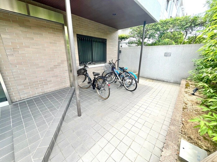 物件外観写真5　(駐輪場)