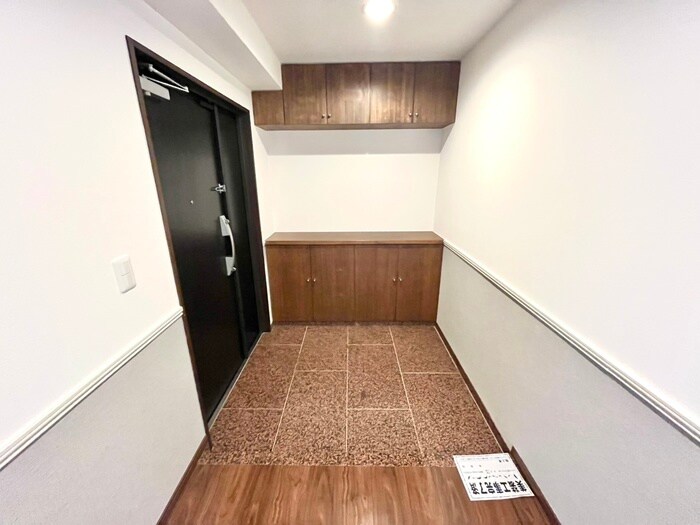 物件内観写真13　(玄関)