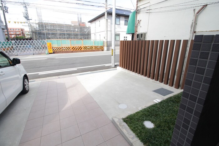 物件外観写真3　(エントランス部分)