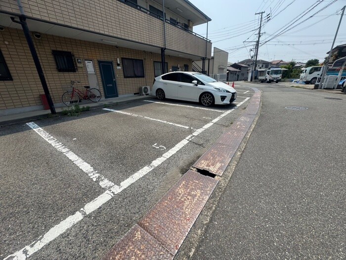 物件外観写真3　(駐車場)