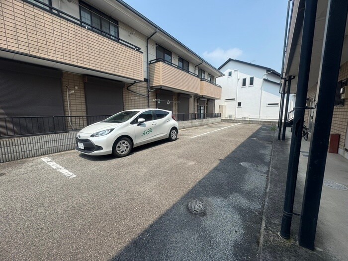 物件外観写真5　(駐車場)