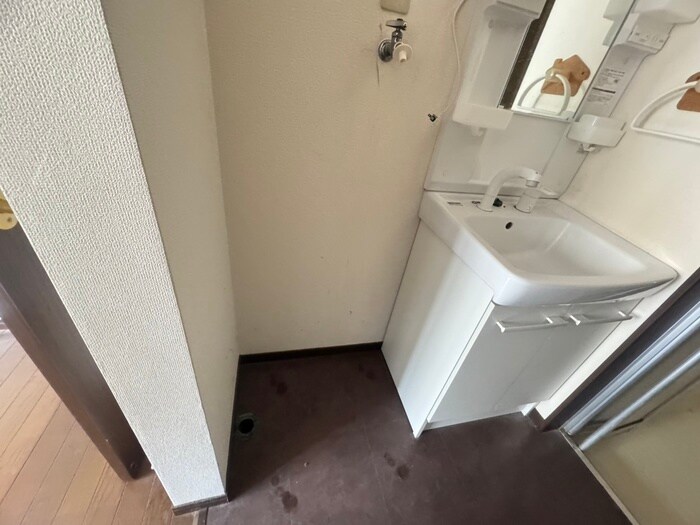 物件内観写真11　(洗濯機置場)