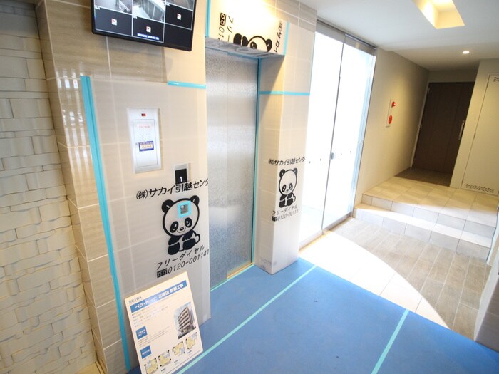 物件外観写真3　(エントランス部分)