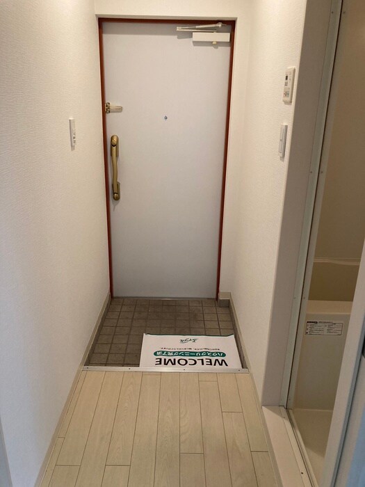 物件内観写真7　(玄関)