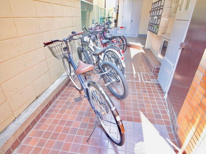 物件外観写真3　(駐輪場)