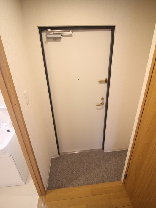 物件内観写真7　(玄関)