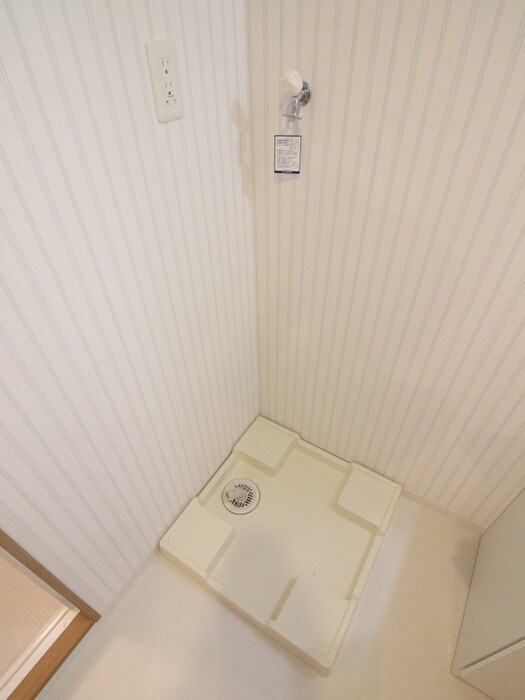 物件内観写真9　(洗濯機置場)